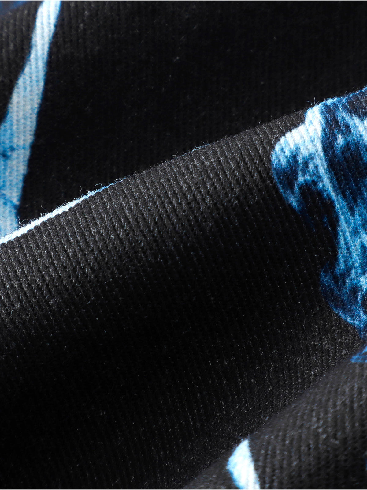 TBHNP T260046 Blue black. Blue-black printed fabric.