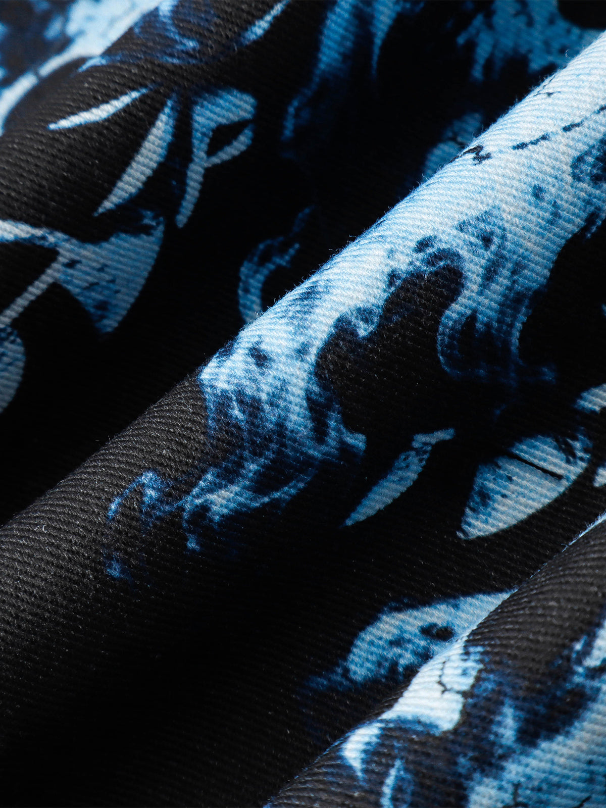 TBHNP T260047 Blue black. Blue-black printed fabric.