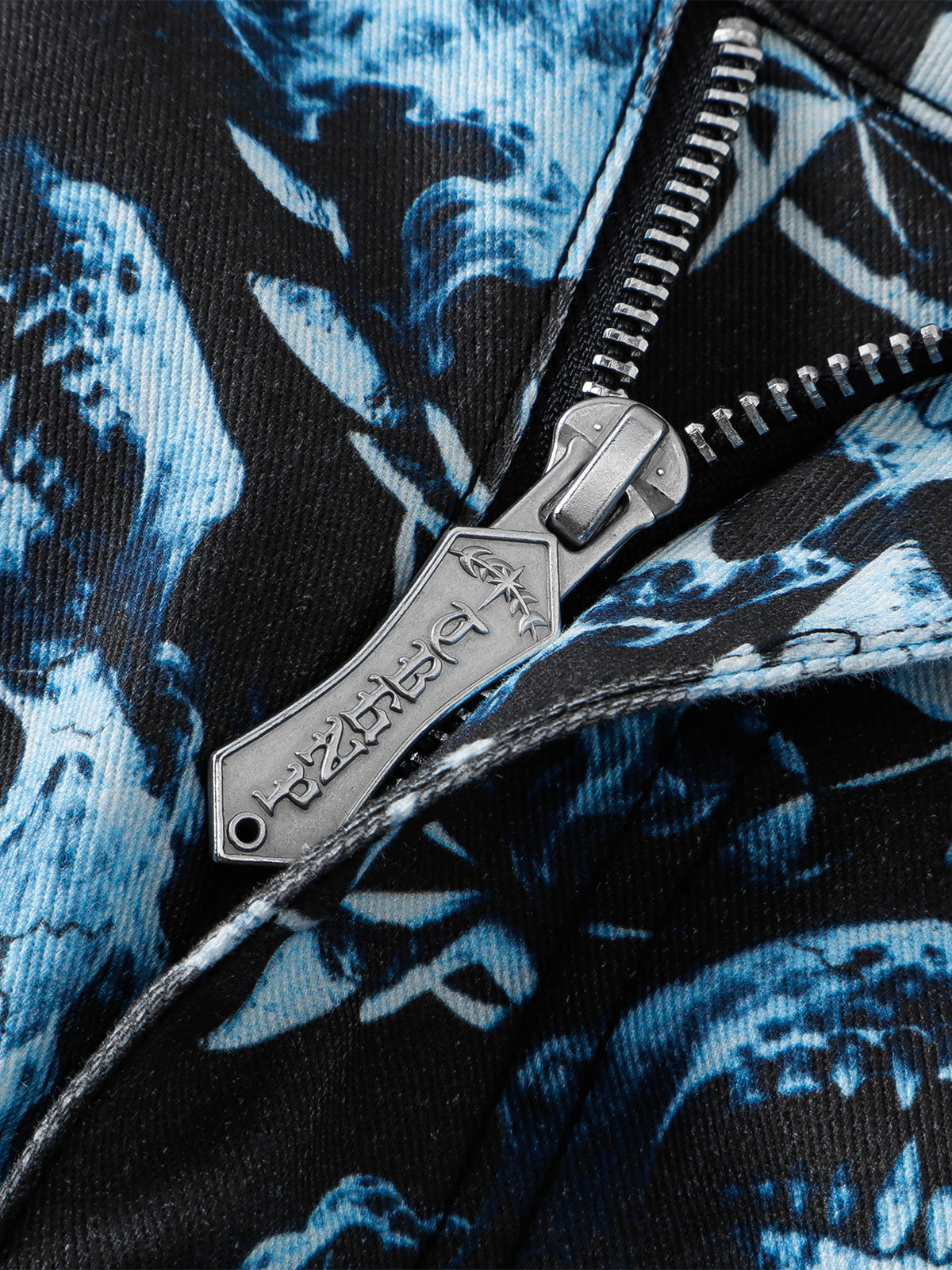 TBHNP T260047 Blue black. Zipper detail.