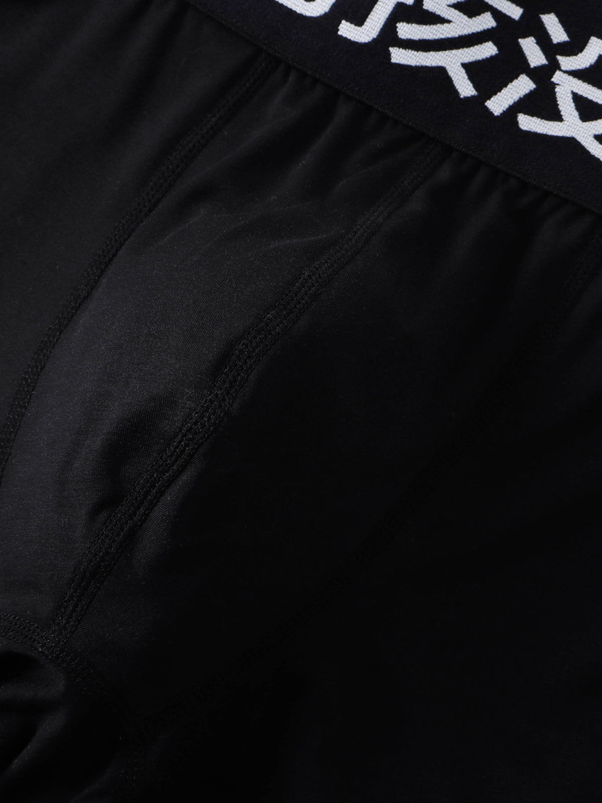 TBHNP T260057 Black. Front seam detail.