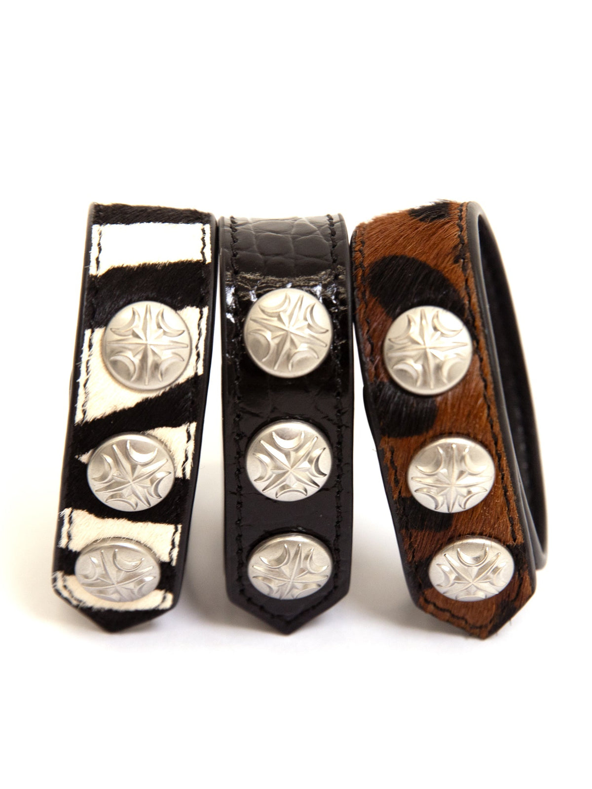Close-up of the Zebra horsehair surface and metal hardware.
