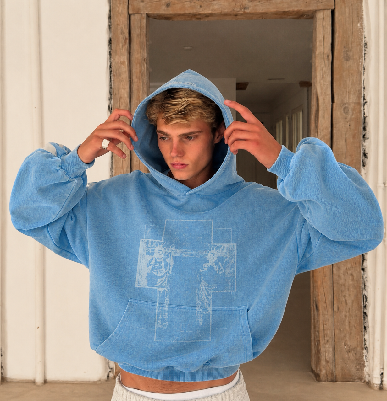 DISCIPLE FELPA CON CAPPUCCIO DOPPI SANTI CON STAMPA A CORROSIONE — NO PATIENCE CLUB look 1